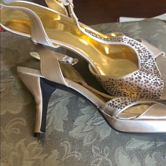 Heels - Picture 3 of 3